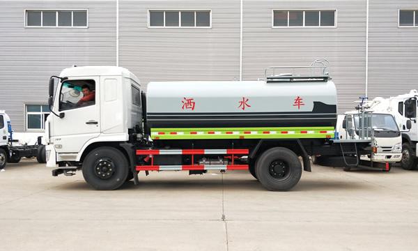 灑水車(chē)廠家直銷(xiāo)138-8688-7089