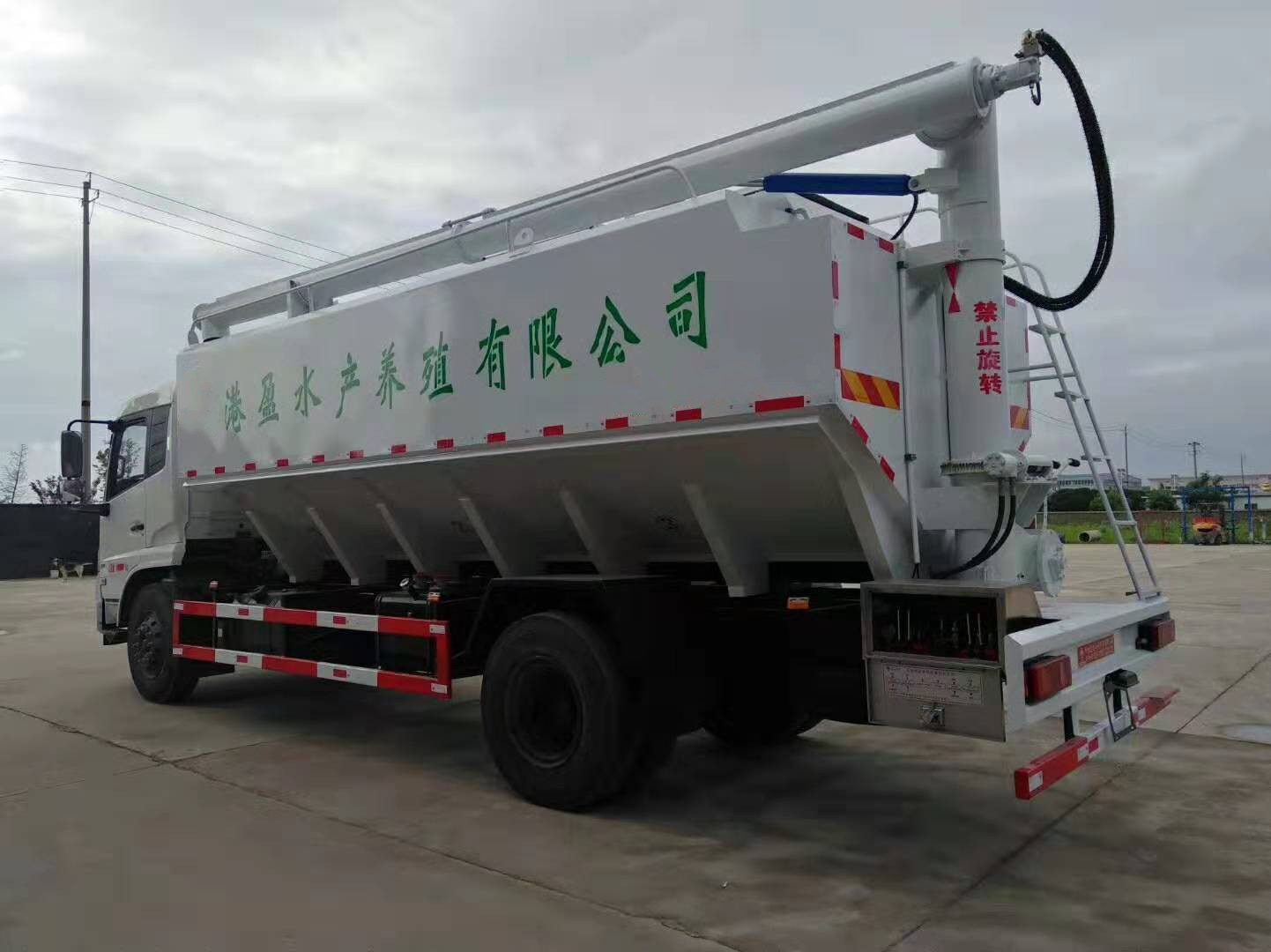 天錦23-26方散裝飼料運(yùn)輸車(chē)廠家直銷(xiāo)138-8688-7089