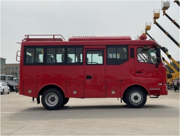 東風四驅(qū)森林越野運兵車